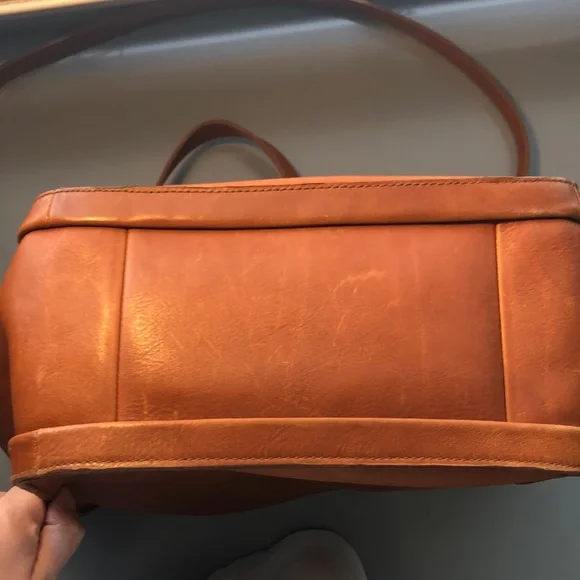 Elegant Tan Leather Madewell Tote Bag - Picture 5 of 14